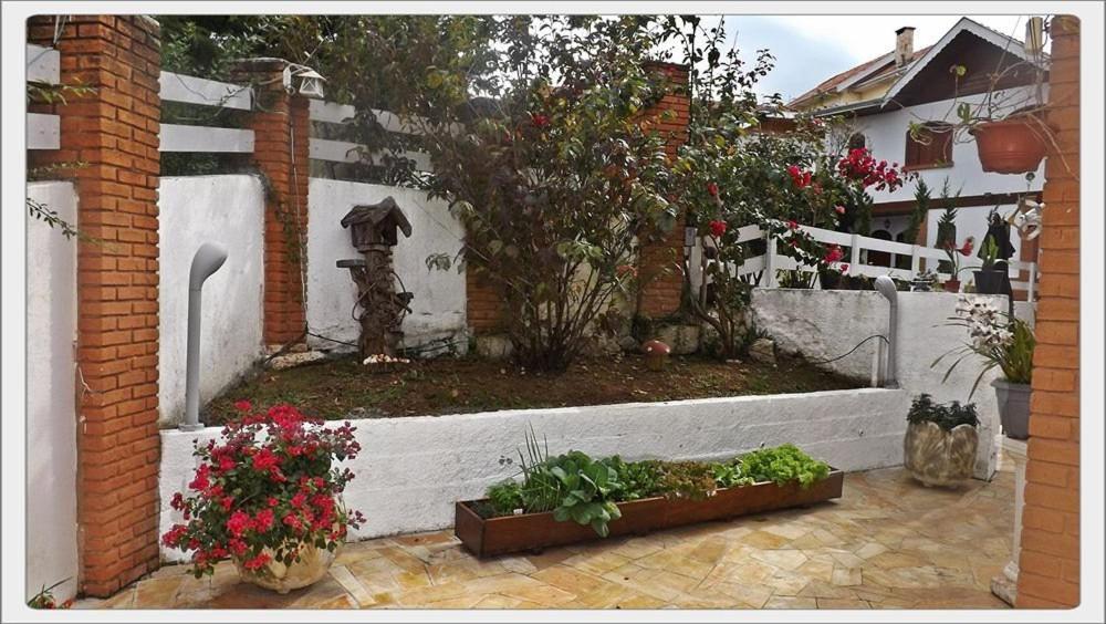 Pousada Das Rosas - Campos do Jordao — Photos 2